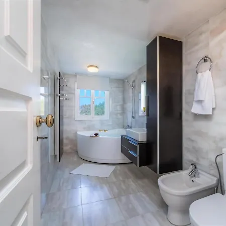 Sunset Luxury * Oia (Santorini)